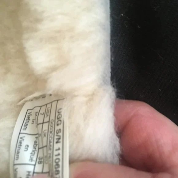 UGG Grey-Blue Sheepskin Moccasins, New in Box, Wm. Size 7, Run Small - Picture 5 of 5